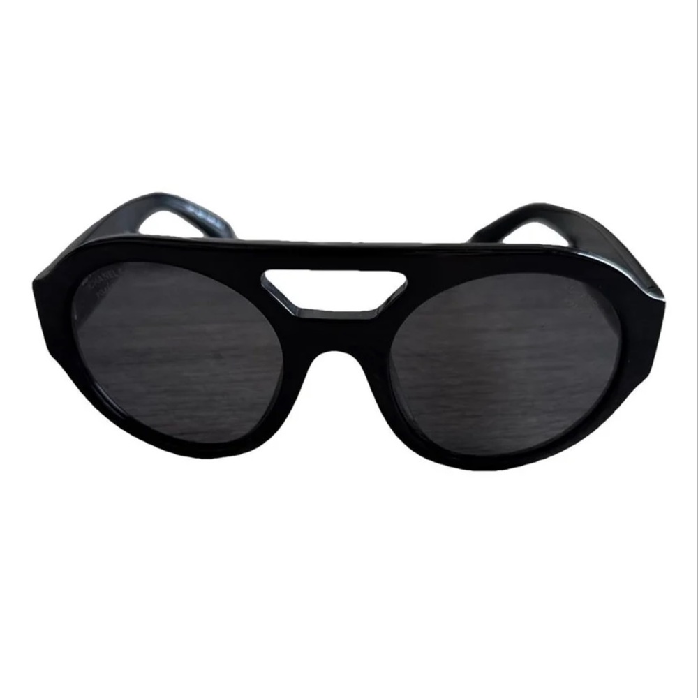 CHANEL Sleek Black Aviator Sunglasses